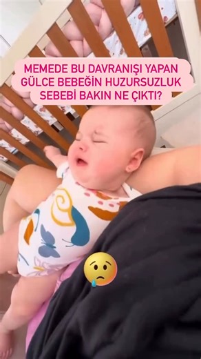 Emzirme Danışmanı Ayşegül Karabacak on Instagram: "Güleç Bebeğin annesi meme reddi yaşadığını söyleyerek bana başvurdu . Bebeğimiz 3 aylık gelişimi iyi.Ama annemiz sütünün yetmediğini düşünüyor. Takip sürecinde tespit ettiğim bu detay sorunu çözdü. Annemiz bebek doymuyor diye her emzirmede iki memeyi de vermeye çalışıyordu. Bebeğin tek meme ile doyacağına ihtimal vermiyordu. Ve memede uzun tutmaya çalışıyordu yağlı sütü alsın diye. Bebeğinizin aldığı sütü,içeriğini(ön süt mü son süt mü ) ölçemez