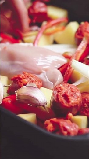 One Pan Chicken with Chorizo and Potatoes #spanishfood #cooking #chicken #food #easyrecipes