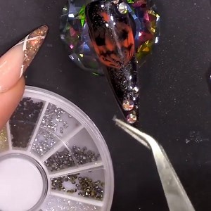 1.2M views · 14K reactions | Halloween Pumpkin with Blooming Gel and Holo - Nail Art Tutorial | Naio Nails UK | Facebook