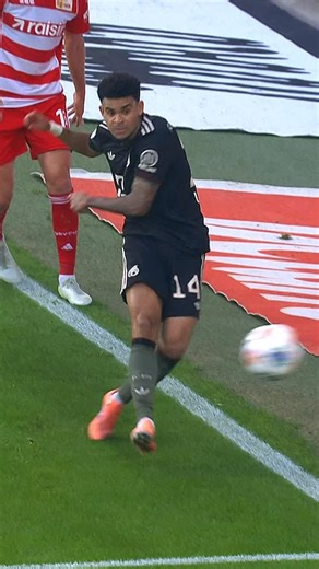 FC Bayern on Instagram: "Slow motion takes this goal to another level. 🤯 (If that’s even possible 😅) @luisdiaz19_"