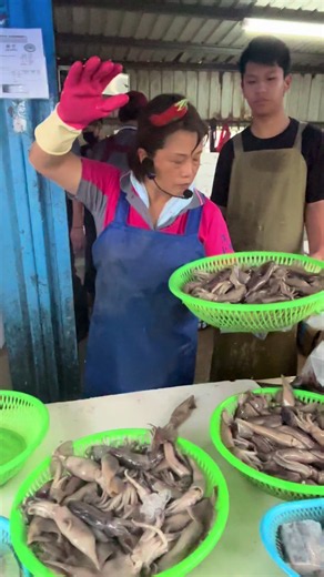 溪湖小辣椒海鮮拍賣｜500塊一臉盆海鮮叫賣