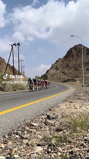 ‏Smooth descent 😎 #TourOfOman #sportstiktok #TourDeFrance
