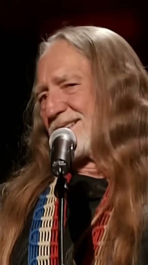 Willie Nelson and Paul Simon with "Homeward Bound"