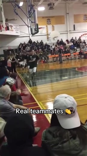 They all got back up 🤞 (via Aaron McMullin/FB) #basketball #dearbasketball #throwback