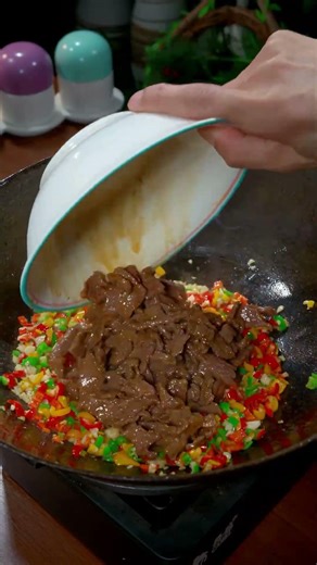 Stir-fried beef with yellow peppers, simple and delicious recipe #cooking #chinesefood #porktofu
