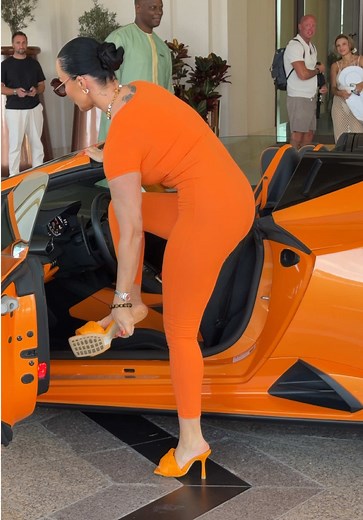 Orange 🍊 is a new black 🖤 👸🏽 😉 #bts #fashion #tiktokviral #supercars #fyppppppppppppppppppppppp