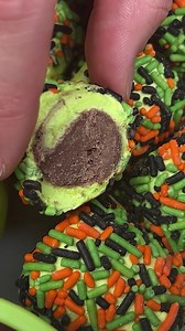 🦇 Sink your teeth into these ghoulishly good marshmallows and experience a burst of flavor that will leave you spellbound! 🕷️ | Stuffed Puffs