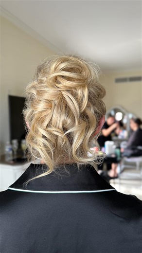 Tousled updo with intention 🧡 Bridesmaid w/ @honeybridal_de ___________________________ #bridalinspiration #honeybridal #updostyles | AF Beauty