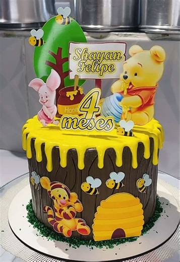 Bolo Temático Ursinho Pooh para Festas Infantis