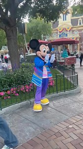 🐭✨ Say "Hiya, pal!" to Mickey, Minnie, and Goofy in their dazzling new 70th Anniversary outfits! ✨🎀🤠Spotted looking extra spiffy in Disneyland today, our favorite trio is celebrating seven decades of magic in style! 😍 Mickey, Minnie, and Goofy are greeting guests in their exclusive new looks, perfect for this special milestone celebration!Don't miss your chance to snap a photo and share a smile with these iconic pals dressed in their anniversary best! 🎉 Where will you spot them first? #Mick