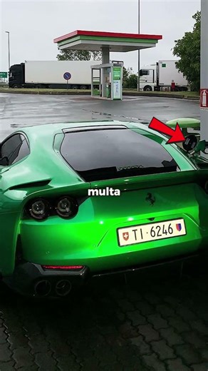 Ir al concesionario FERRARI con un Ferrari modificado. 🥶