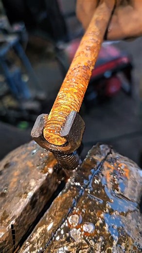 Insane Thread Repair Tool! Restoring Damaged Rusty Threaded Rod Like New.