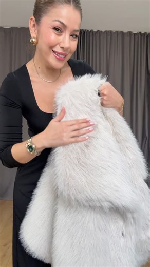 Size Özgü Boutique on Instagram: "Kürkler Sml beden 1750 tl"