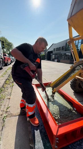 Betonblock.com | How to create concrete blocks! 💪 #Betonblock #concretesolutions #buildingSolutions #concreteblocks #howdotheydoit | Instagram