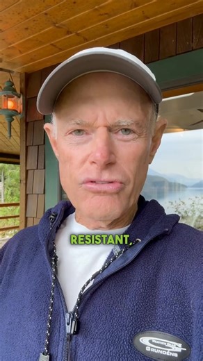 Many sweeteners marketed as healthy can actually harm your metabolism. Splenda disrupts the gut microbiome, and agave nectar, although it sounds “natural,” is about 70 percent fructose. Fructose increases fat storage, reduces mitochondrial function, and contributes to insulin resistance. For anyone prioritizing metabolic and brain health, avoiding these sweeteners is a straightforward and powerful step. One sweetener I do recommend is allulose, which has a low or negligible effect on blood sugar