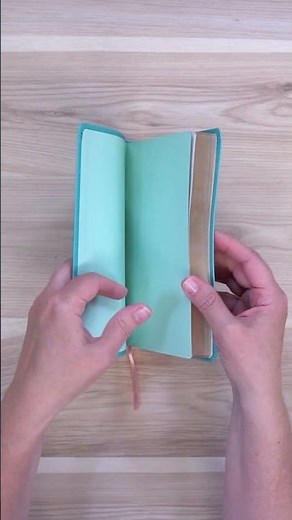 NLT Student Bible, Thinline Reference, Filament-Enabled Edition | leatherlike iris teal