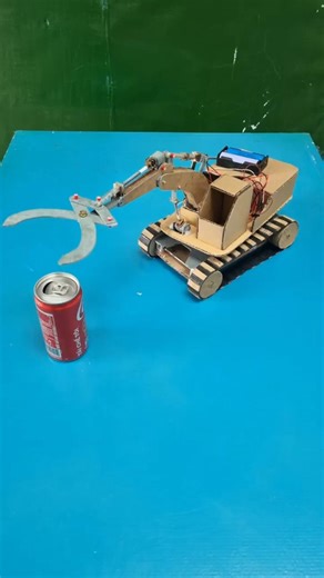 Remote-Controlled Robotic Arm #DIY #RoboticArm #RemoteControl