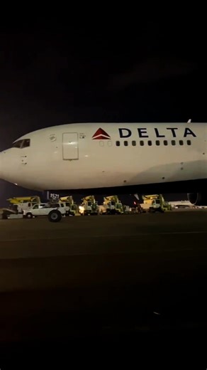 The Seahawks plane arriving safely from their thrilling Victory over the Titans. Go #Seahawks!💪🏈#BeatTheSteelers A big Shout out of thanks to Jeremy Morton-Montero for kindly providing us this video to share! | The 12's House