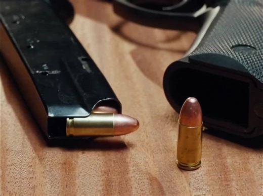 CZ75B使用9毫米鲁格弹药 安装16发双排弹匣 提供持续的火力输出