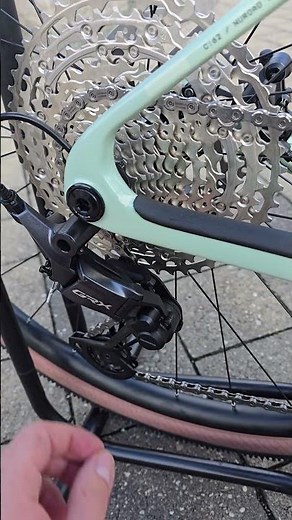 SHIMANO GRX - How to turn ON your clutch 🤔 #howto #shimano #shimanoxt #shimanoslx #clutch #shorts