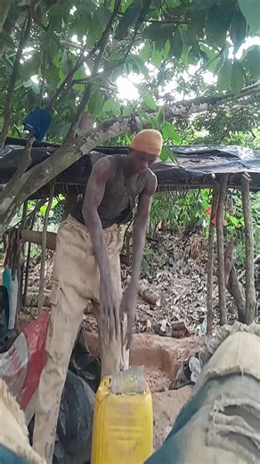 Vidéos de Compaoré poutine Jeune choc (@compaor.poutine.j) avec son original - Comédien😂 choco✨