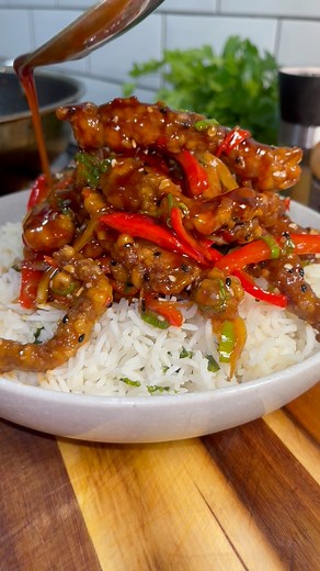 Crispy chilli beef 🥩 for dinner #easyrecipes #dinnerideas #crispychillibeef #steakbowl | Dre Cooks