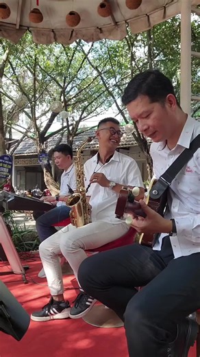 Shalala - Captivating Instrumental Music by Walkers