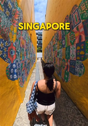 Planning your first trip to Singapore? Here are a few things I wish I knew before visiting 👀🇸🇬 👉 Best area to stay: I’d recommend staying somewhere central like Marina Bay, Bugis, Chinatown, or near an MRT station. It makes getting around SO much easier. 👉 Best time to visit: Singapore is hot all year round 😅 I’d personally avoid spending too much time outside during the middle of the day and plan outdoor exploring earlier in the morning or later in the afternoon. 👉 Main sights you should
