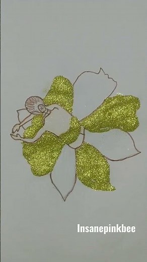 girly glittery art 💗🐝#glitter #dress