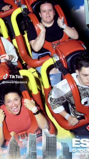 Warner Bros. Movie World: Fun Day at Rivals Ride
