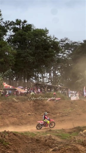 Exciting Triple Jump Highlights in Motocross