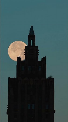 Cold Supermoon Timelapse Over Central Park, NYC
