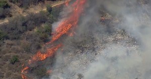 Brush fire burns 25 acres; prompts closure of Griffith Observatory