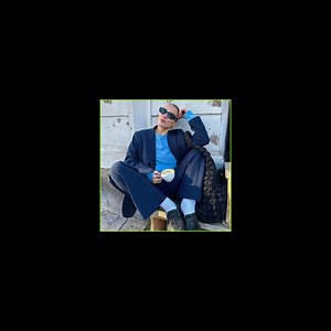 6 colores para combinar con azul marino en tu outfit