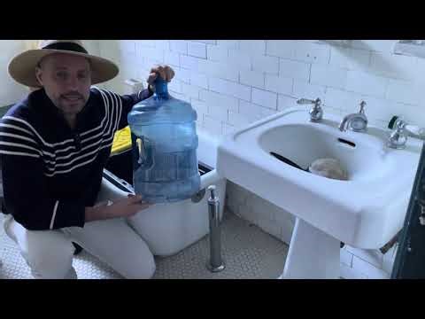 🌱🪱 Harvesting Worm Juice — Your Plants Will Love It! 💧✨