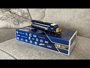 ScaleTrains Rivet Counter HO Scale CSX ES44 C&O Heritage Unit