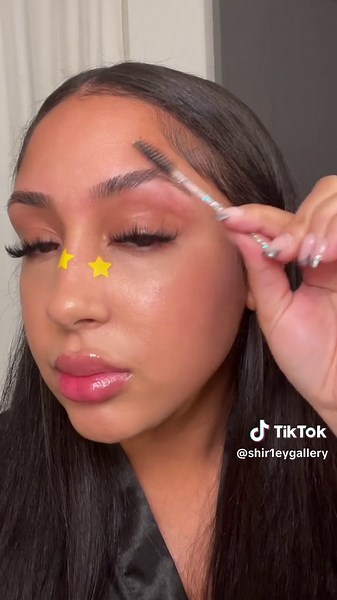 How I Clean Up My Eyebrows: Step-by-Step Tutorial