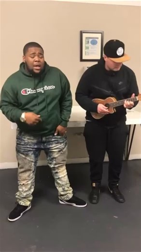 Rod Wave before the fame🎬 Rod Wave is an American rapper and singer known for his emotional, melodic style that blends hip-hop, R&B, and soul. Quick facts • Real name: Rodarius Marcell Green • Born: August 27, 1999 • From: St. Petersburg, Florida • Genre: Soul-trap / melodic rap • Known for: Deep, raw lyrics about pain, struggle, loyalty, and success | Einer Bankz