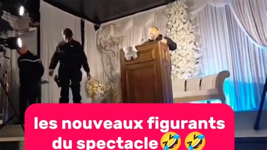 1M views · 20K reactions | les nouveaux figurants du spectacle藍藍 #humoriste #humournoir #Dieudonné #Dieudonne #humour #rire #spectacle #blague #comiquehumour #drole #drolehumour #humor #sketch #juge #Romain #Hollande | Spectacle d'humour | Facebook