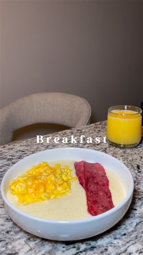 𝒯 𝒾 𝒸 𝒶 𝓇 𝒶 🌻 | Breakfast 🍳🥓 | grits, scrambled eggs w/ cheese and turkey bacon. No matter what time of day it is, I’m down to eat breakfast food. • • •... | Instagram