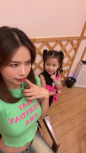 Aprende a bailar con Fiona: Diversión garantizada