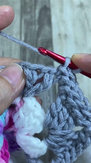 BEAUTIFUL & COLORFUL GRANNY SQUARE – EASY TO MAKE #short #grannysquare