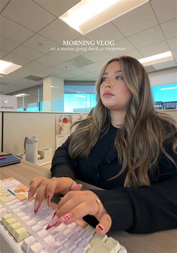 just a first time mama going back to corporate!!! 👩🏻‍💻🫶🏼 honestly I forgot how much I love my job. I’m blessed to be able to stay home full time by just doing social media but honestly, going into the office one day a week is good for my mental 🥹 plus this mama has some big goals for 2026, LETS GET ITTTTTT #fyp #corporatelife #corporatevlog #corporatevlog #momvlog @Kaja Beauty @Coach @Sally Hansen