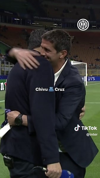 Cruz Inter Milan vs Slavia Praga: Forza Inter!