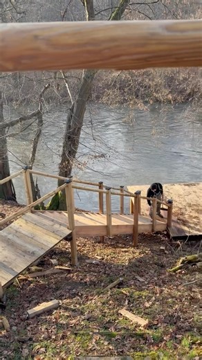 Selfmade Projekt Holztreppe am Fluss 👌🏼 #selfmade#projekt#project#holzarbeiten#treppe#bauen#fluss