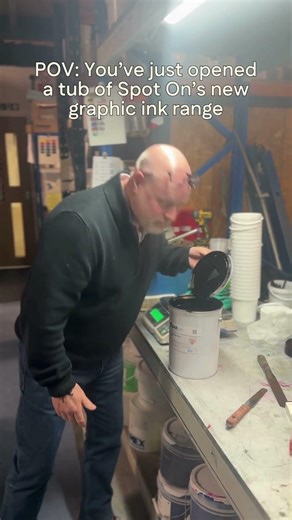 Opening a new tub of graphic ink | Screen Print World