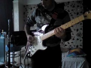 A lesson on how to pick like Paul Gilbert