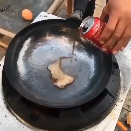 Video Bikin Laper! | Goreng telur pakai cola @bundamood . Bagi bunda yang lagi nyari peralatan masak, Nih bisa cek IG nya @yurkitchen . #gagaldiet #jajananpasar... | Instagram