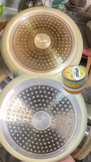 This cleaning paste cleans very well.#cleaningpaste #cleansingcream #Cleansing #Cookware #clean