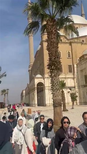 【エジプト現地の状況について】 ​ こちらは 3日前に撮影されたエジプト観光地の様子です。 ​ 現在、エジプト国内では 中東情勢の影響は特に見られず、 ​ ピラミッドや各観光地では これまでと変わらず、 多くの観光客が訪れ観光を楽しんでいます。 ​ 遺跡や博物館も通常通り公開されており、 ツアーや観光も問題なく行われています。 ​ エジプト旅行についてご不安なことがあれば、 いつでもお気軽にご相談ください。 ​ ​ #エジプト旅行 #エジプト観光 #ピラミッド #エジプトツアー #エジプト最新情報